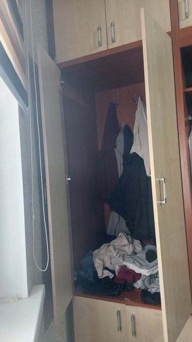 Прихошка гардироб мебель