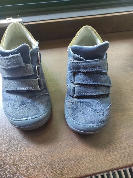 Adidas copii de la babyavus, mărimea 27, sunt purtați f puțin.