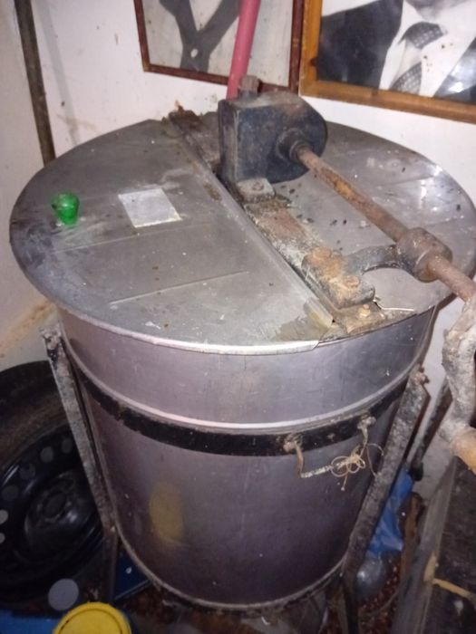 Пчеларска центрофуга