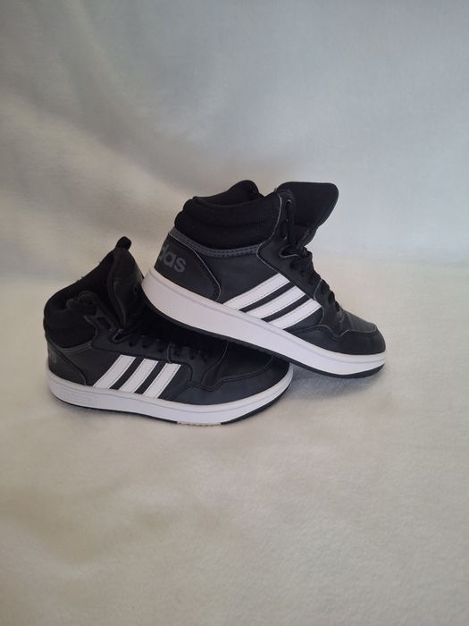 Adidași Adidas negri marimea 32
