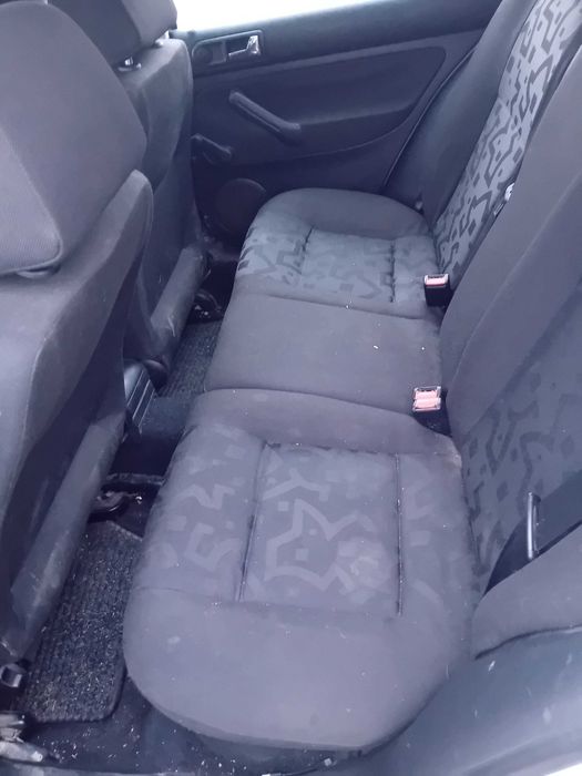 Mașină mica și ușoară de condus cu mici defecte