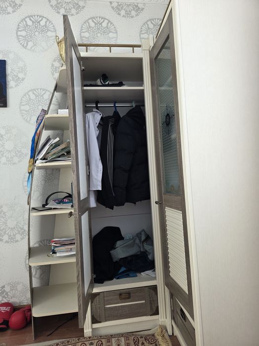 Детская мебель,шкаф,стол,кровать