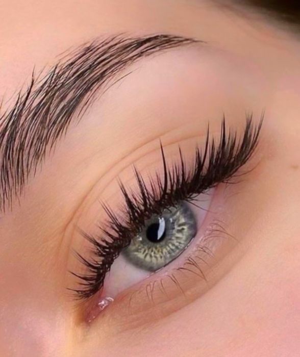 Наращивание и ламинирование ресниц.