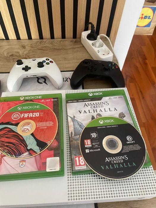 Xbox One S+Fifa20+Assasin's Creed Valhalla