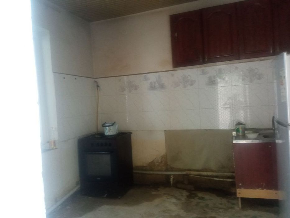 Srochna sotiladi Nazarbekda 4 sotix 5 xona 1ta oshxona 3ta podvol