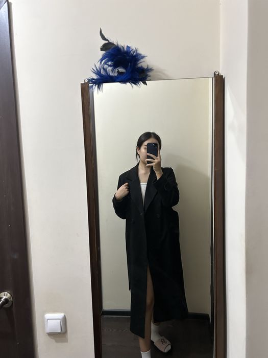 Черное демисезонное пальто