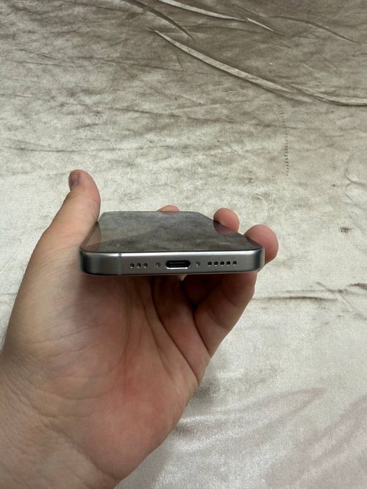 IPhone 15 pro silver