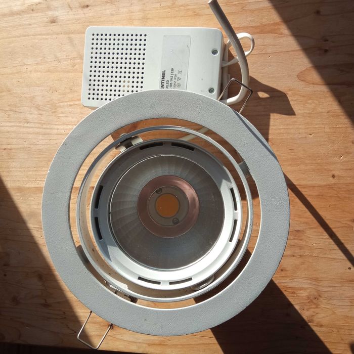 Bec LED, de 30 W perfect pentru ateliere !