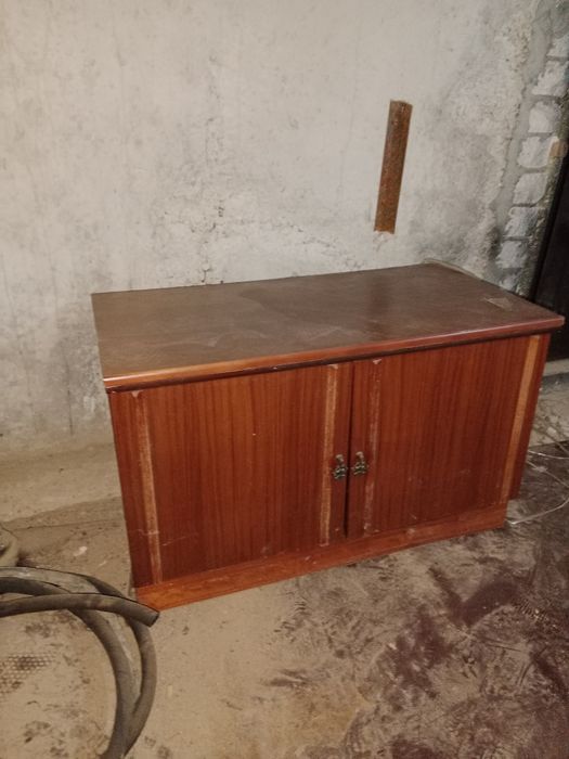 Продам тумбу под телевизор б/у за 2000. Тенге и шкаф кухонный  б/у за