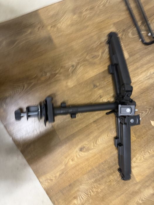 Стойка за 3 монитора Neomounts Ds60-600bl3