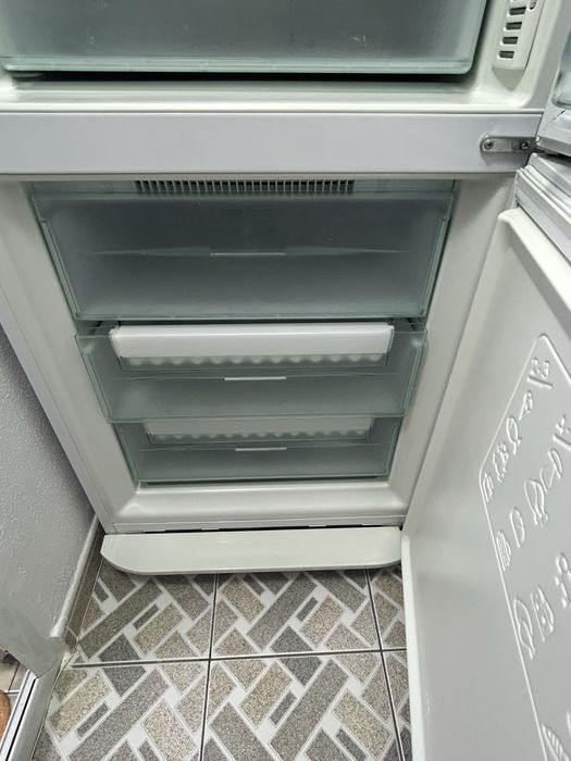 Combina frigorifica ariston hotpoint no frost