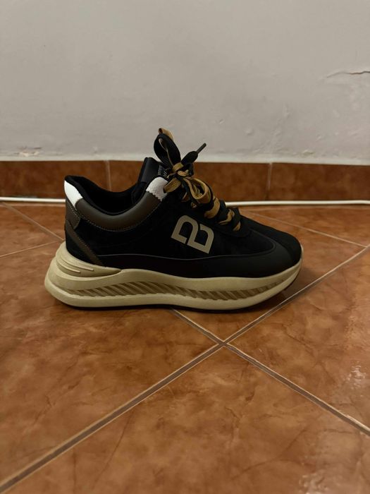 Vand adidasi-incaltaminte barbateasca