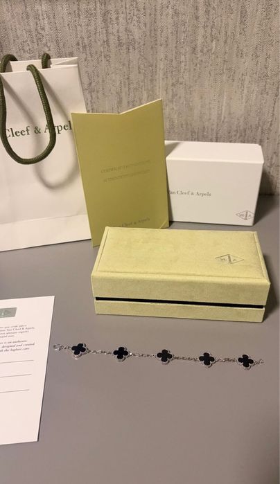 Гривна Van Cleef & Arpels