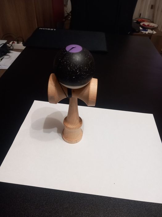 Vând  o kendama  nouă