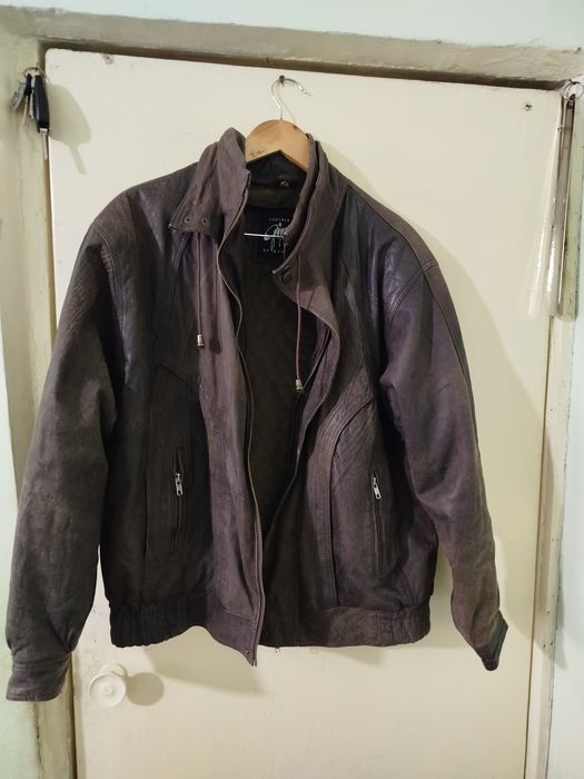 Продам кожаные куртки.