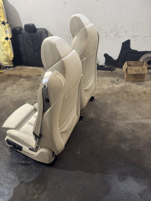 Scaune cu incalzire si memorii volan stanga BMW F06