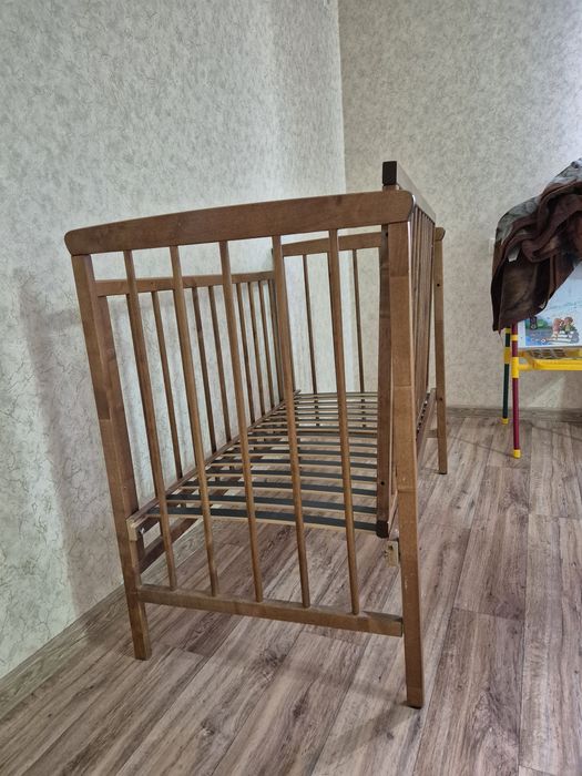 Детская кроватка деревянная