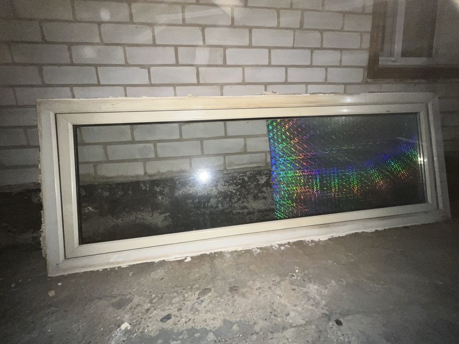 Продам пластиковую дверь