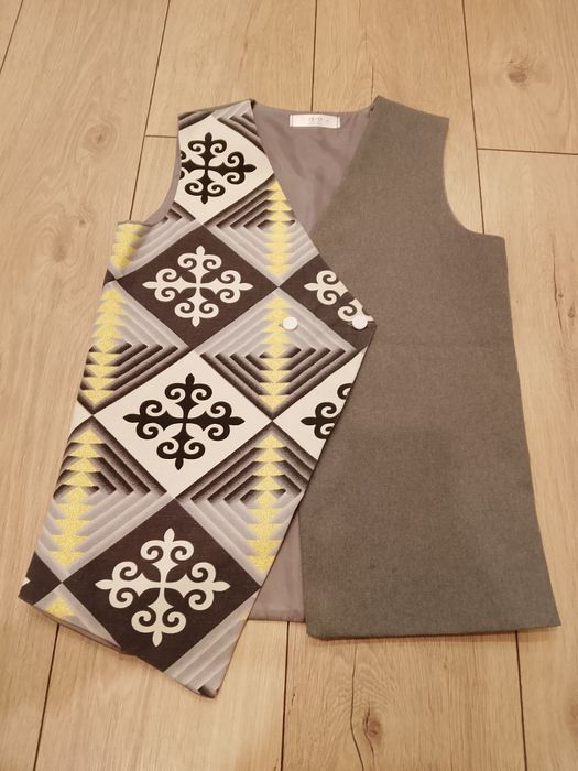 Жилетка в школу серая