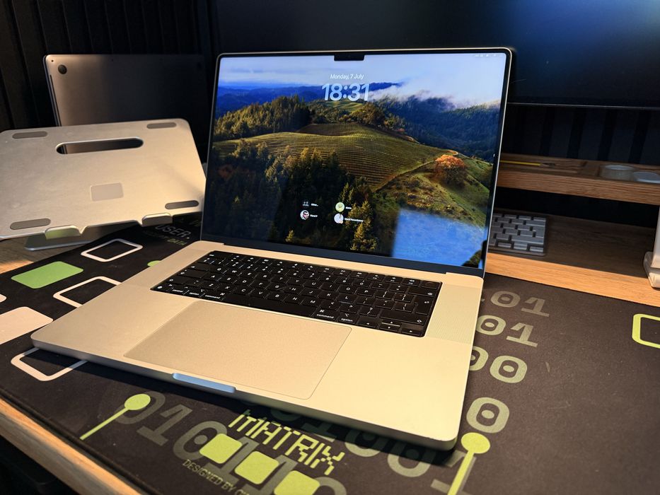 MacBook Pro 16” (2021) M1 Max, 64GB RAM, 1TB SSD — Ca nou