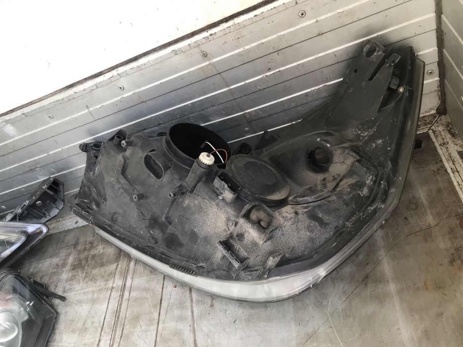 Десен фар за Renault Espase 2004г.