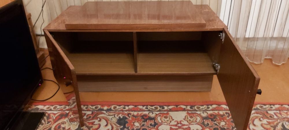 Тумбочка. Тумбочка под телевизор.