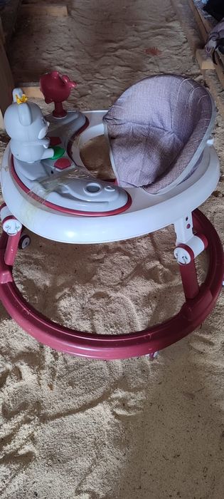 Продам столик для кормления и ходунки