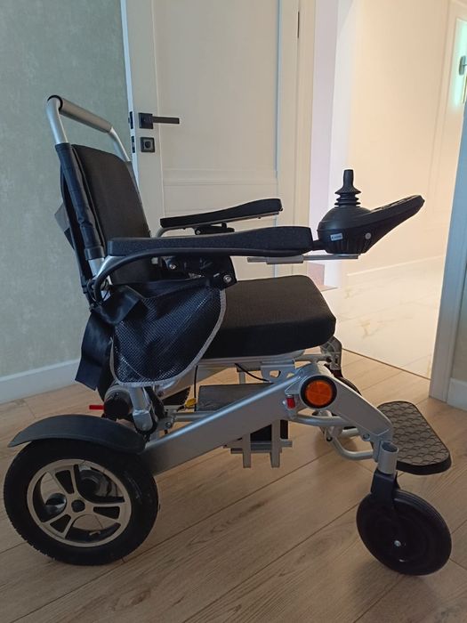 Электрическая инвалидная коляска