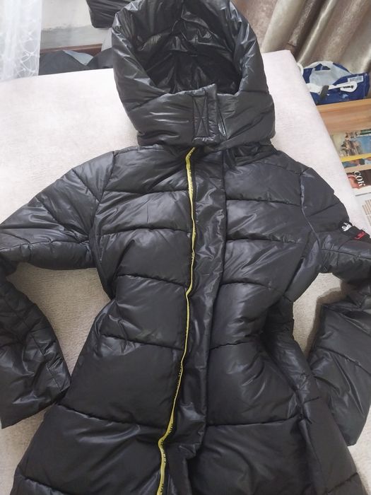 Продаю женскую куртку.