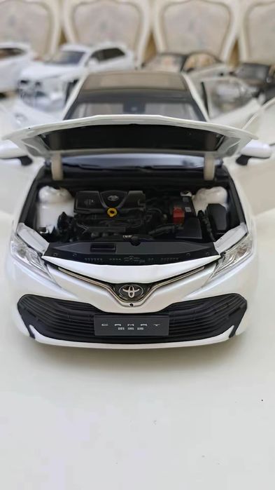 ККоллекционная модель Camry 1:18
