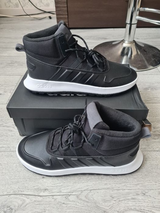 Продам оригинальные кроссовки адидас