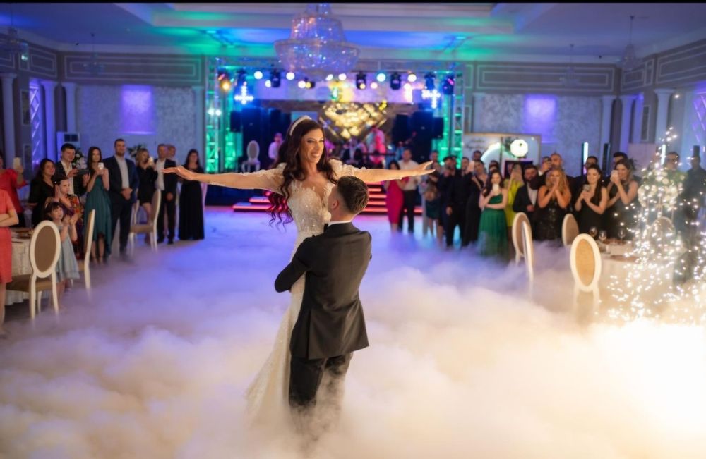 Fum greu/ gheata carbonica/ artificii exterior /porumbei