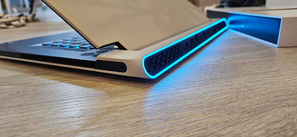 Laptop Alienware x17, nvidia rtx 3070, 17 inch-360hz impecabil