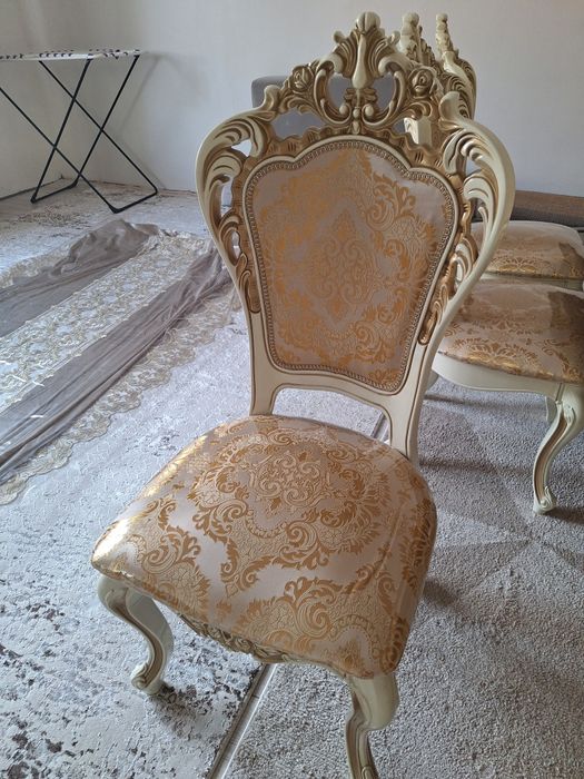 Стол со стульями