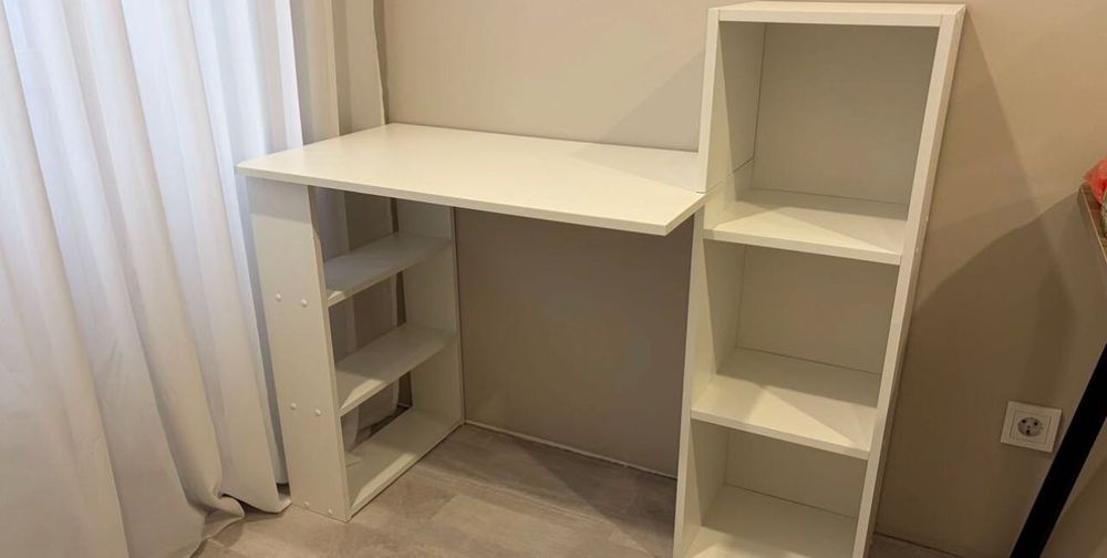 Стол письменный с полками