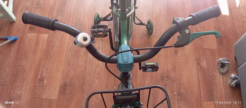 Детский велосипед в полной комплектации (Корзинка, колесики и насос)