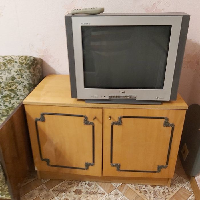 Отдам даром  мебель, диван.