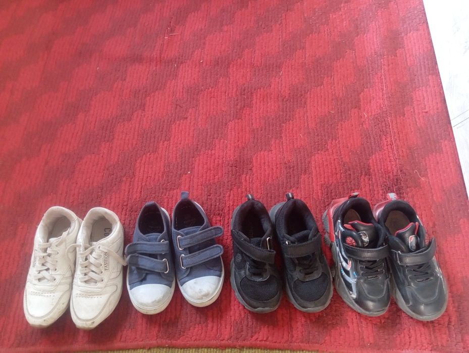Детские кроссовки