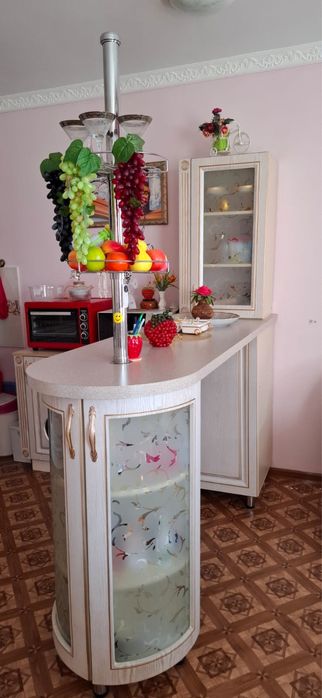 Барная стойка со стульями