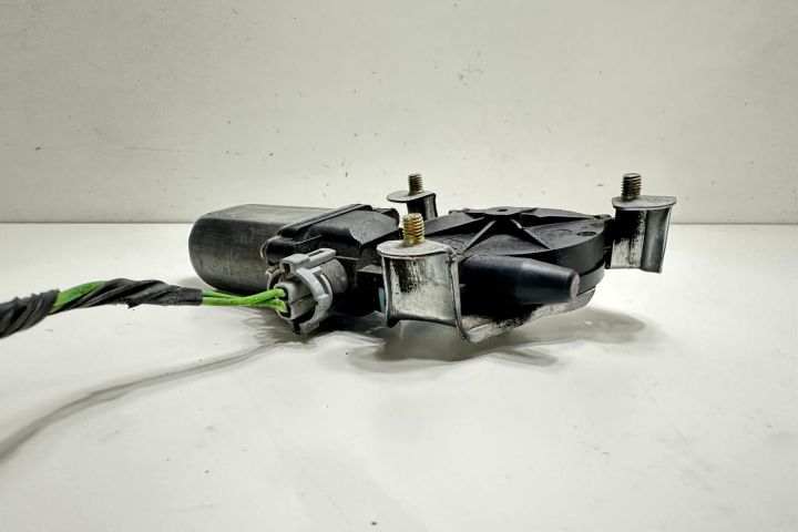 Motoras macara stanga fata IVECO Daily a 3-a generatie