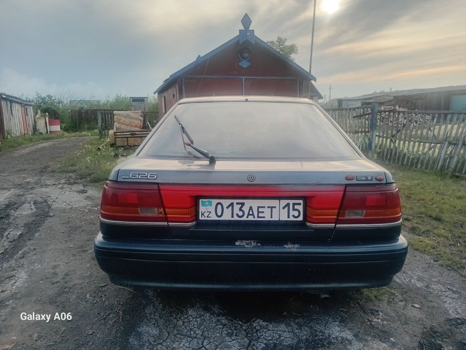 Срочно продам машину мазда 400000