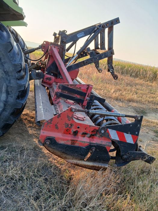 Vând freză breglivieri 4m cu sistem hidraulic  pt  semănătoare