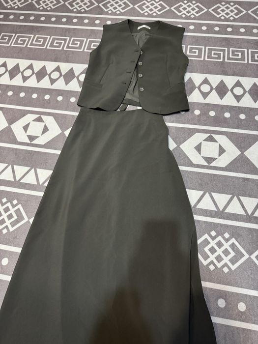 Продам комплект юбка с жилетом