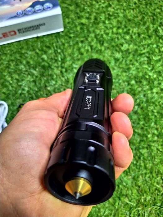 Lanterna Profesionala XHP90.2 Cu Lupa Si Zoom, cu Acumulator 26650!