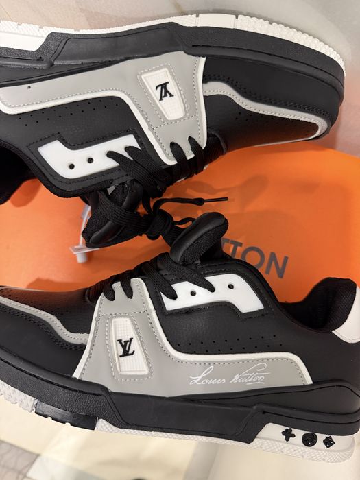 *FULL BOX* Louis Vuitton Trainer Black Premium