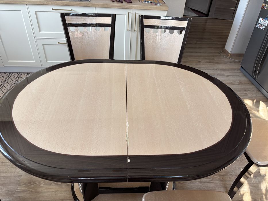 Продам стол и 6 стульев