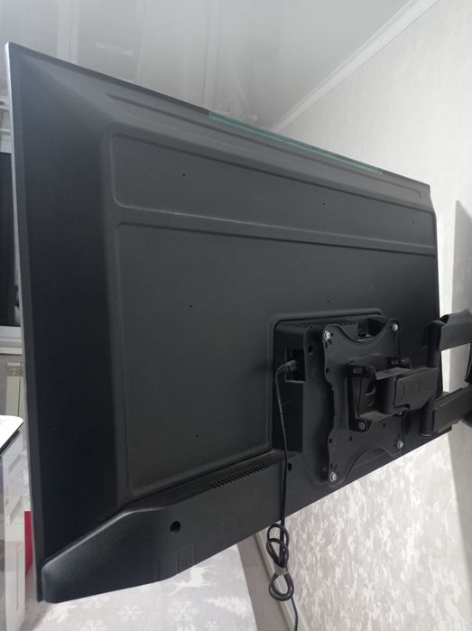 Телевизор Yasin 43 диагональ