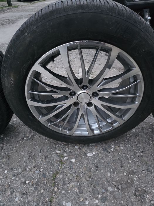 Гуми 235/55/16 с джанти 5х114.3 thompson