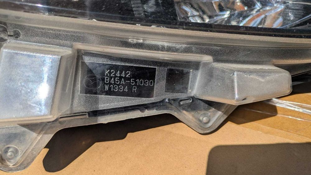 Far dreapta Mazda 3 generatie BM (2013-2018)