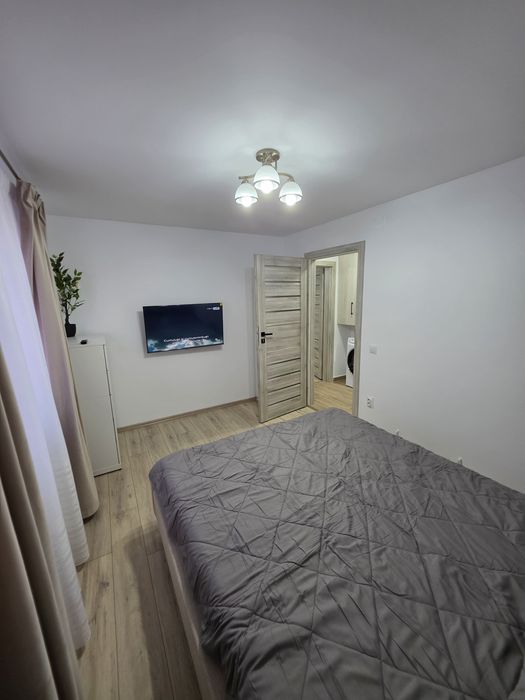 Vând apartament cu 3 camere